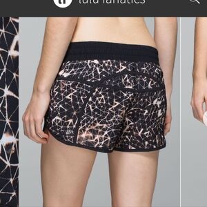 EUC Lululemon Tracker Short III *4-way Stretch Star Crushed Multi Black, 6, $54